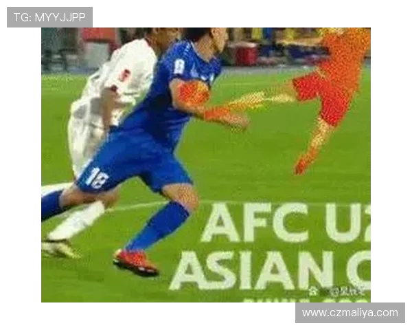 中国男足87分钟点球绝平,争议判罚引热议