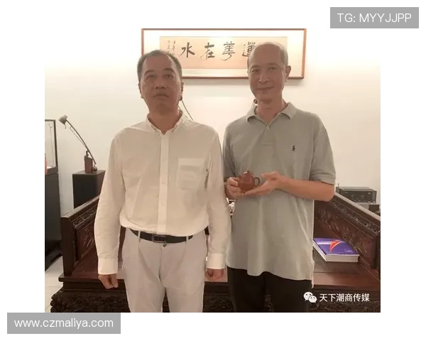 冈崎慎司晒合影谢图赫尔助成名